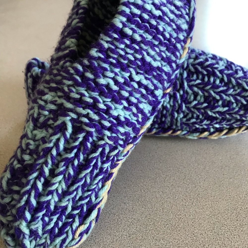 Handmade crochet slippers in excellent pre own collection - Picture 1 of 2